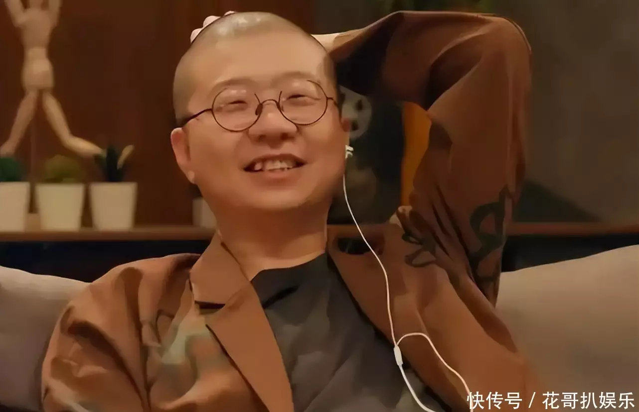 李诞爆胎众多性丑闻被挖，这一次他终于为自己的自以为是，付出悲惨代价中国最老的明星，体格1米15，娶到比自己小18岁美丽妻子(图2)