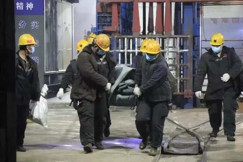 河南平顶山煤矿事故1名被困人员升井 仍有5人失联人和猩猩能不能生出孩子？前苏联的‘人兽杂交’实验揭秘！