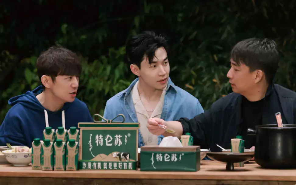 《向往的生活7》刘宪华回归，何炅和黄磊的小动作却令观众泪目