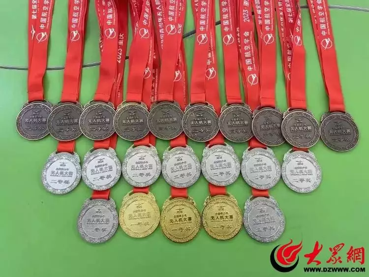 英才小学入选教育部中小学人工智能教育基地小学生作文《孤独》走红,全文只字未提“孤独”,却让老师看哭了