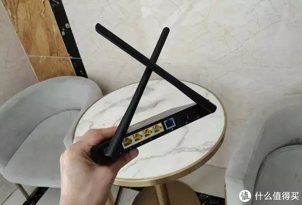 好用不贵的智能组网路由器,插上U盘就是NAS画面太感人!庾澄庆去国外看望儿子,恩利晒视频晒爸爸来了