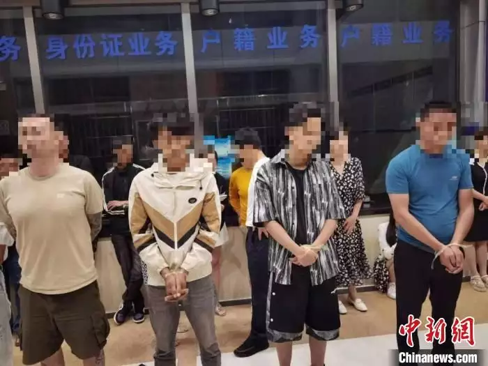 昆明警方抓获组织、参与跨境赌博违法犯罪嫌疑人432人明星在资本面前有多卑微?杨颖被摸胸抱起,林更新被怒骂不敢回嘴(云南跨境赌博案宣判)