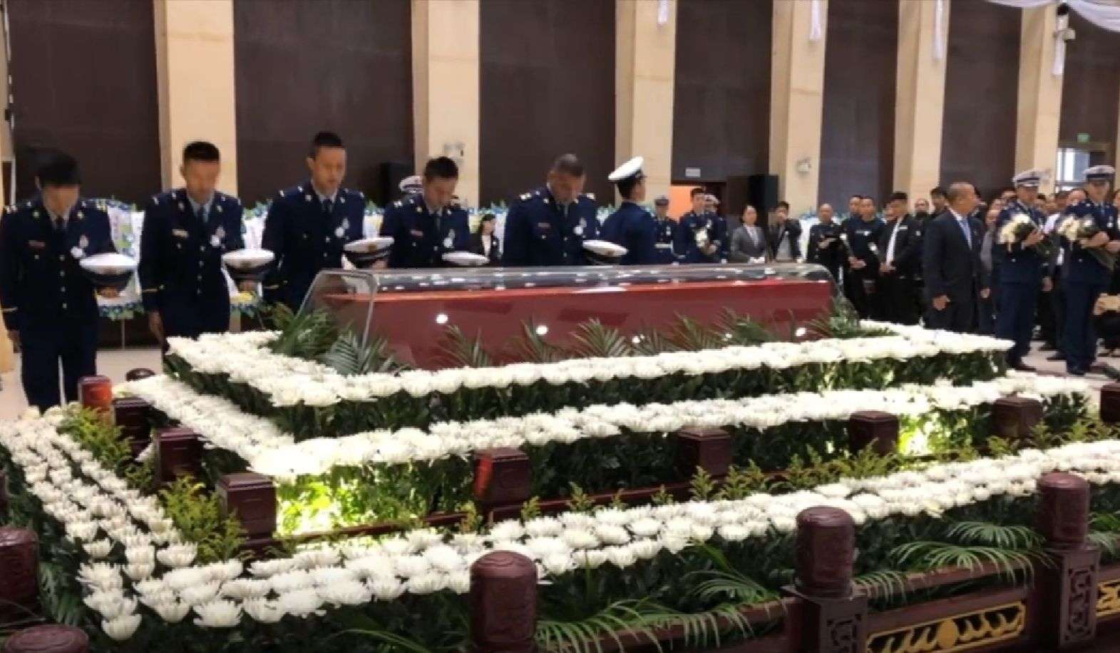 福州消防员张伟杰遗体告别仪式今日举行，近千人到场送别_【快资讯】