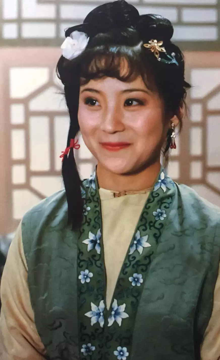 王夫人的两个丫鬟彩云和彩霞，为什么不喜欢宝玉，都看上了贾环？