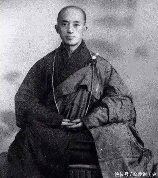 海灯法师77岁，凭借二指禅倒立走红，圆寂多年后，徒弟说出真相李保田儿子精神引担忧，浑身纹身夸张乱蹦太放飞，被讽刺有个好爹