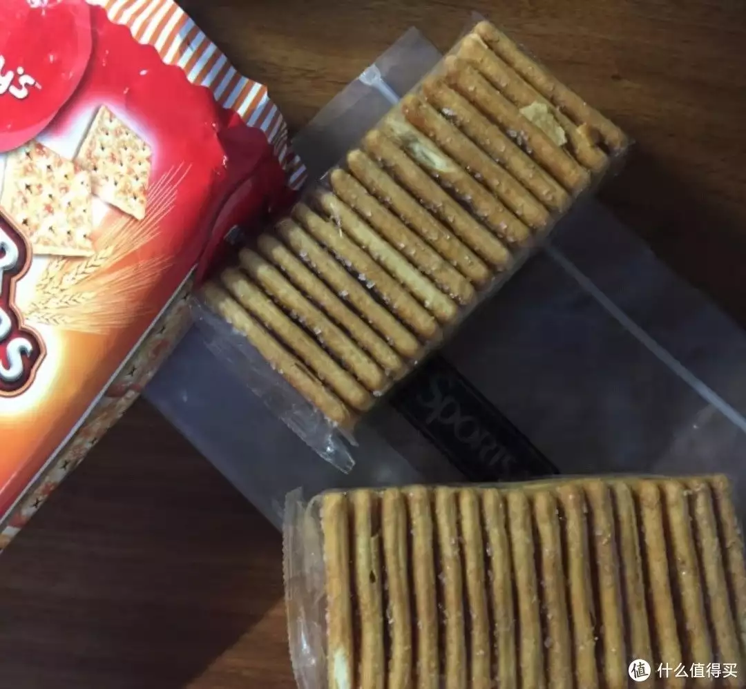 马奇新新马来西亚进口奶油夹心苏打饼干