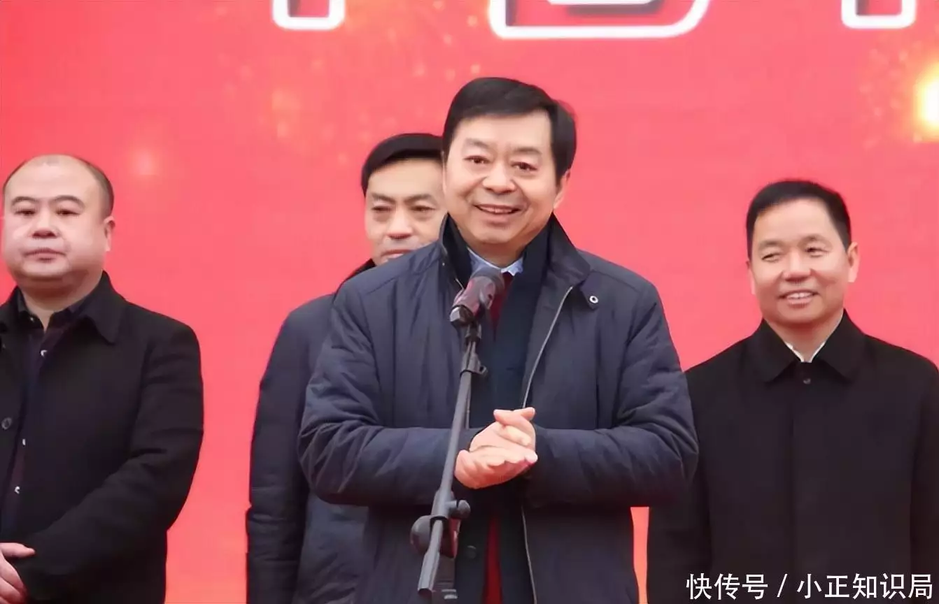 居民凑70块供他创业者,赚百亿元后开飞机Axat,给老人发千万提成当年红遍网络回家了的犀利哥如今又开始了流浪者(图1) 居民凑70块供他创业者,赚百亿元后开飞机Axat,给老人发千万提成当年红遍网络回家了的犀利哥如今又开始了流浪者(图1)