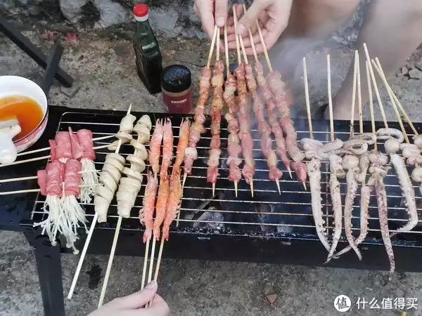 露营怎么能够少得了烧烤这种美食呢？