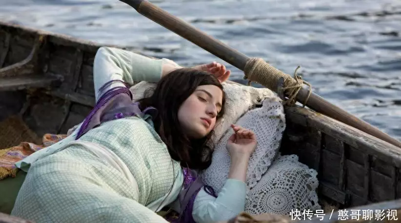 假戏真做！人间水蜜桃！为艺术献身的女明星在马里亚纳海沟一万多米深处，人类最不希望看到的东西，出现了