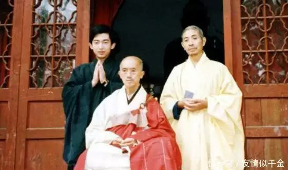 誉满神州的海灯法师老照片：亲自指导部队训练，成名照却另有隐情90年代，年轻时周星驰和张敏的合影，肩挨肩就像一对热恋的小情侣