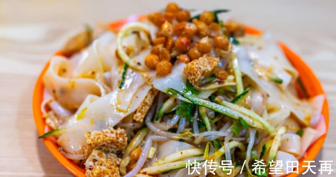 的卡路里，一份凉皮大约350克，再加上其他调料，所以热量大家可想而知。