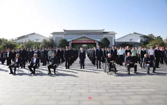 烈士纪念日向人民英雄敬献花篮（烈士纪念日向人民英雄敬献花篮仪式心得） 第2张