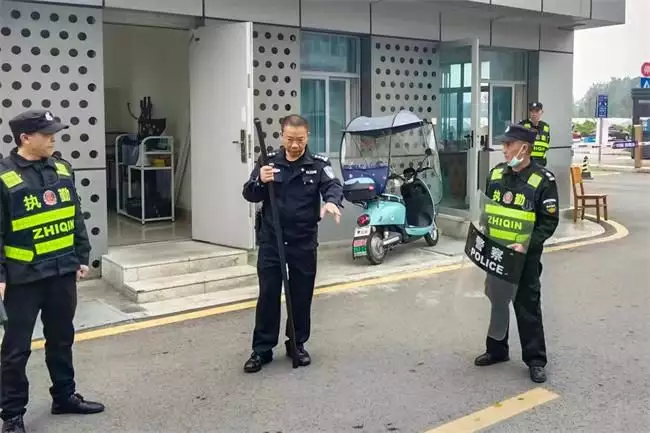 成都新都公安全心守护辖区平安和谐氛围要求中国人向世界道歉，被央视开除的阿丘，现如今的现状咎由自取