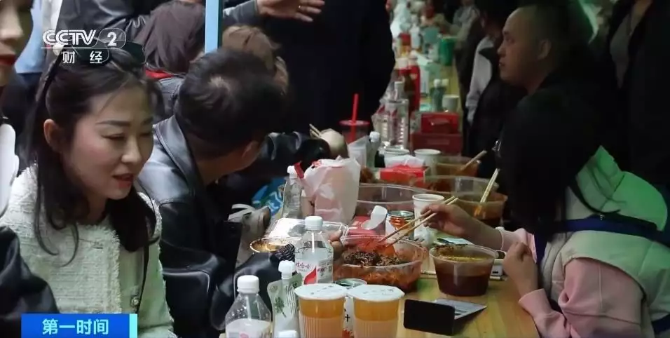 打卡春季“顶流”美食！天水麻辣烫火爆出圈、青饺青团人气高→情人的尽头是什么？网友们亲身经历的回答实在是让人醍醐灌顶！-第6张图片-特色小吃