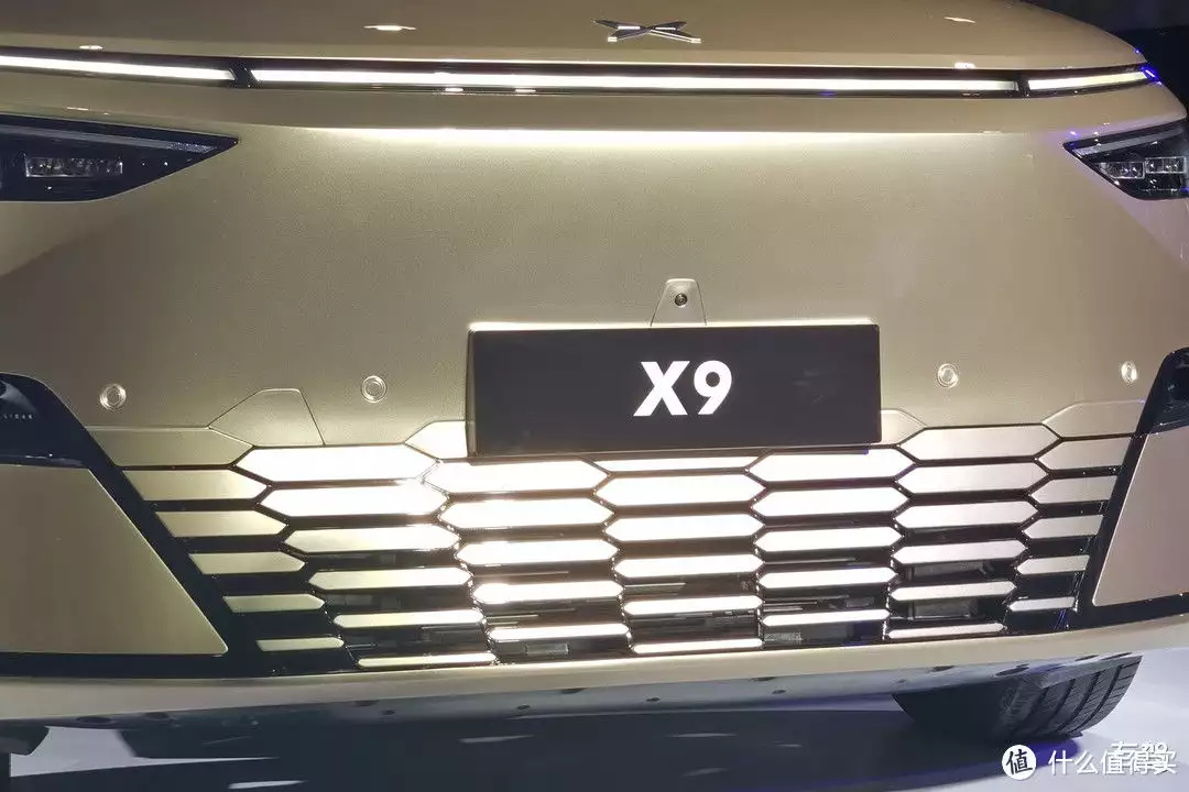 2023年广州车展上，小鹏汽车正式发布了旗下最新款旗舰车型——小鹏X9。回顾：从爆红到“打回原形”，高叶只用了半年，终是步了张小斐的后尘 