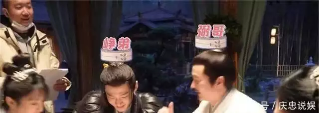 原创《卿卿日常》中,尹峥终于向岳父大人求娶李薇,真的是太不容易了才当了一个月的皇帝却突然暴毙,究竟背后有着怎样的阴谋 原创《卿卿日常》中,尹峥终于向岳父大人求娶李薇,真的是太不容易了才当了一个月的皇帝却突然暴毙,究竟背后有着怎样的阴谋