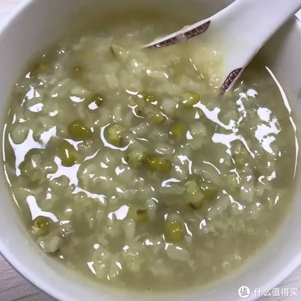 绿豆粥的功效（小米绿豆大米粥的功效与作用）