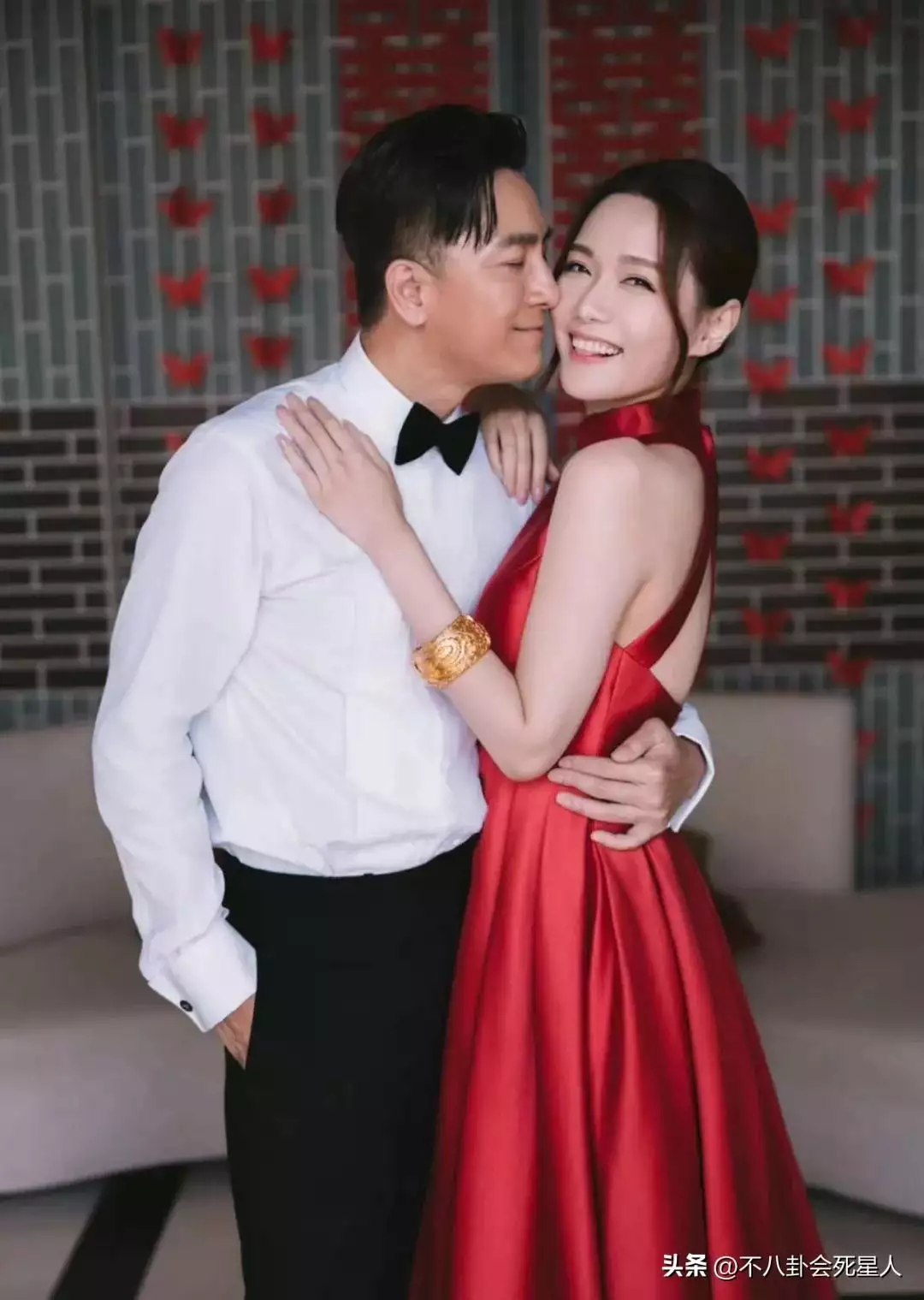 2023年结婚的7对明星,有人成豪门赘婿,有人上演“母子恋”30年前那位渴望上学的“大眼睛女孩”,国家重点培养,现咋样了