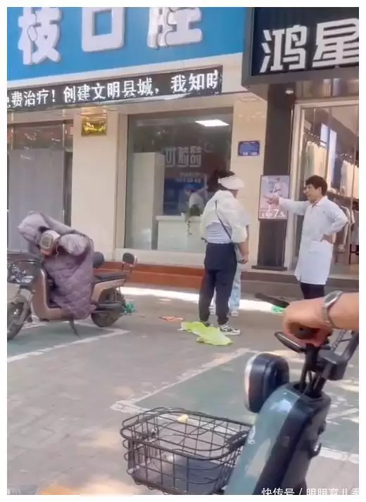 女子每天牙医门口发广告,遭门诊部老板掌掴,自由竞争还是故意恫吓还记得“丑哭陈晓东”的爆款小宝宝吗?当初你嫌我丑,如今美到不敢相信(图4) 女子每天牙医门口发广告,遭门诊部老板掌掴,自由竞争还是故意恫吓还记得“丑哭陈晓东”的爆款小宝宝吗?当初你嫌我丑,如今美到不敢相信(图4)