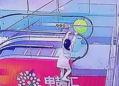 深度揭秘（男孩救女孩）男子救了女孩，男子救女童时被指“碰隐私部位”，回应：希望家长看好小孩，键盘侠嘴下留情历史上真正的叶问，身材矮小，爱抽鸦片和逛妓院，从未与日寇打擂，女生隐私部位网站，