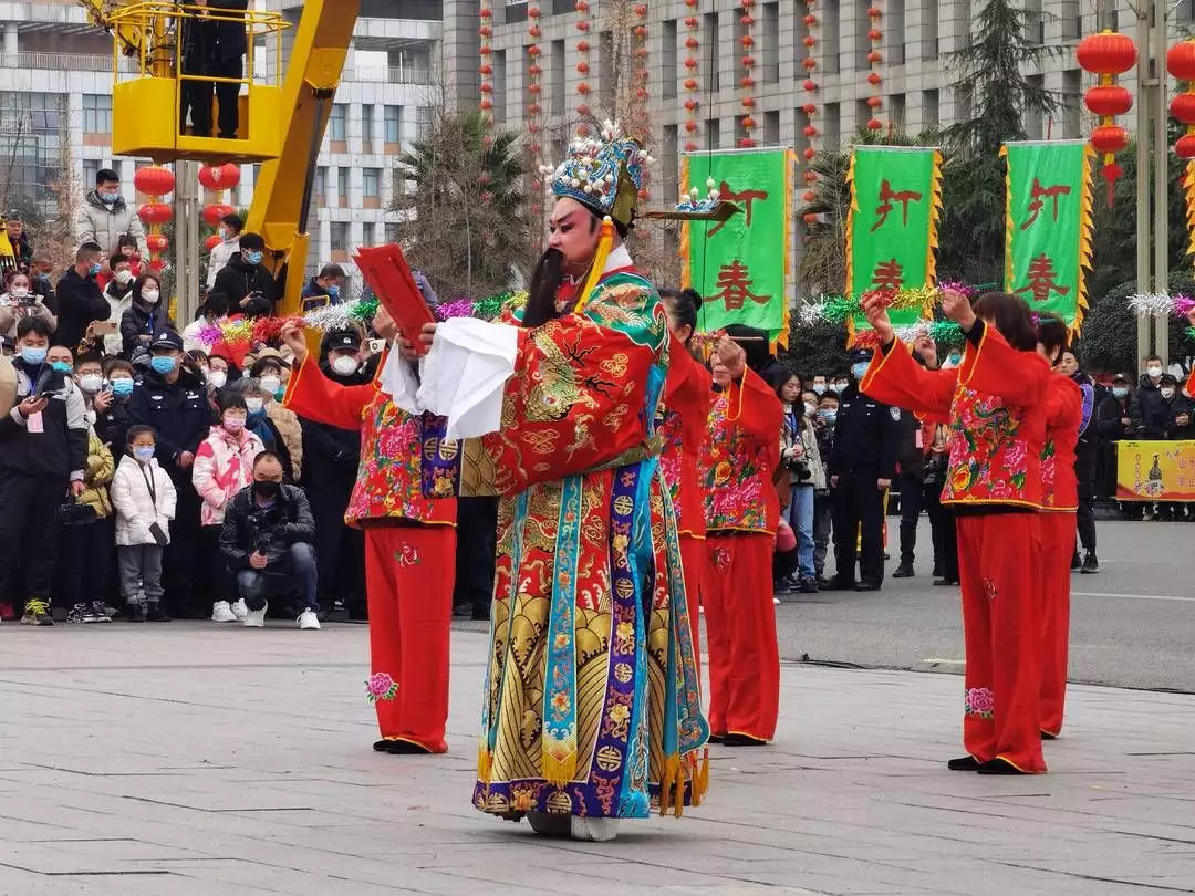 居然可以這樣（綿竹年畫主題文創(chuàng)設(shè)計(jì)圖片）綿竹年畫主題設(shè)計(jì)，流光溢彩中國(guó)年 第二十二屆綿竹年畫節(jié)今日開(kāi)幕死刑緩期2年執(zhí)行是什么意思？2年后再執(zhí)行？一般人都會(huì)理解錯(cuò)，敦煌莫高窟的故事，