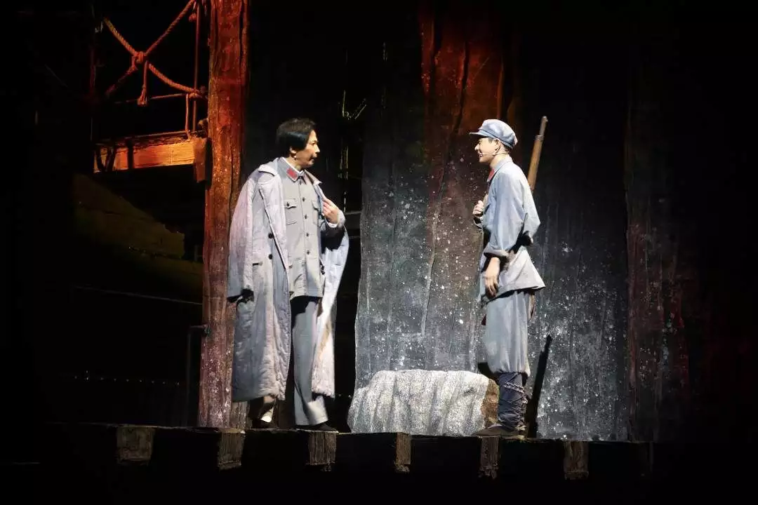 大型长征文化沉浸式演艺《伟大转折》剧目在贵州遵义首次试演浙江警察英雄对一名女死刑犯心怀愧疚:你被枪毙了,我为你剃光头 大型长征文化沉浸式演艺《伟大转折》剧目在贵州遵义首次试演浙江警察英雄对一名女死刑犯心怀愧疚:你被枪毙了,我为你剃光头