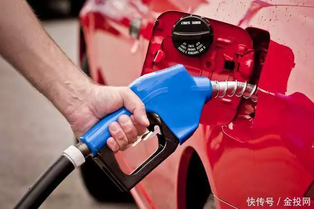 油价调整最新消息：今日5月23日，92、95号汽油预计下调1元/吨卢靖姗不穿内衣大胆出镜！身材完胜似少女，网友：羡慕死韩庚了！（油价今晚调价）