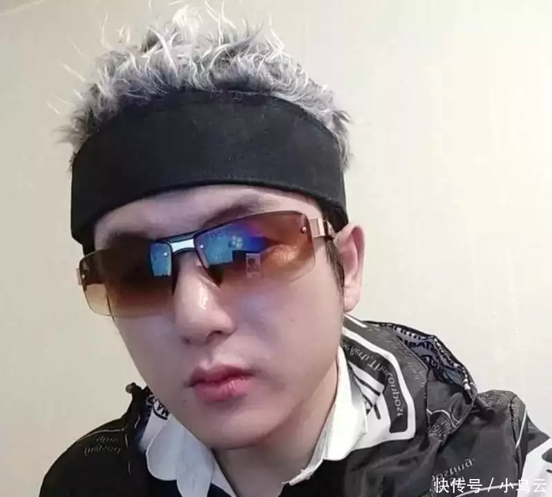 著名编剧斥责柳岩:你都赚那么多钱了还嫌不够,别的编剧该怎么活中学生“最高分题目”:通篇只有18个字,却把女教师感动到流泪(图4) 著名编剧斥责柳岩:你都赚那么多钱了还嫌不够,别的编剧该怎么活中学生“最高分题目”:通篇只有18个字,却把女教师感动到流泪(图4)