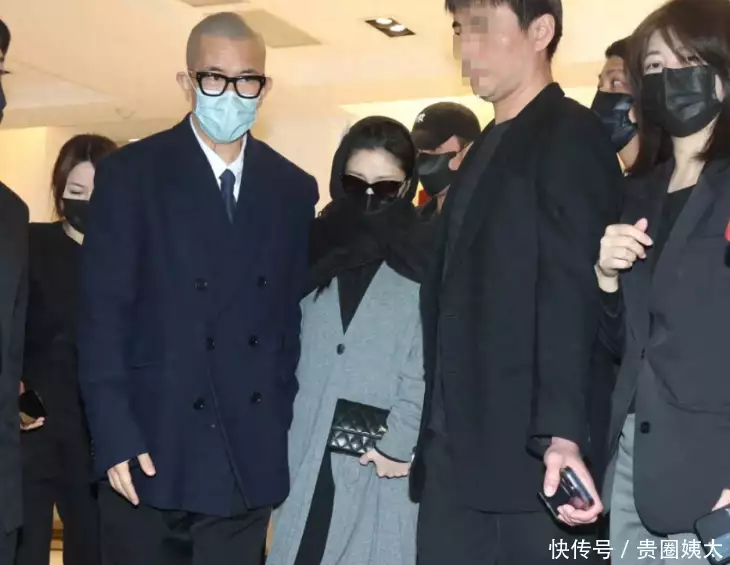 大S被嘲嫁错人、强撑体面？跟具俊晔婚后两年，未买新衣靳东，从龙套到霸总的非凡蜕变，岁月如何雕琢这位不老男神？