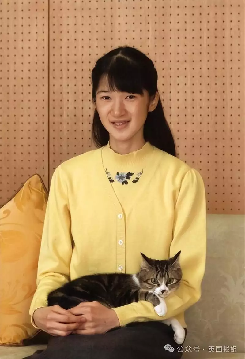 日本天皇独生女事业爱情双丰收?毕业礼大气亮相,疑似帅男友曝光《小巷人家》大结局:宋莹一直不知,黄玲当年陪她去烧香的别有用心 日本天皇独生女事业爱情双丰收?毕业礼大气亮相,疑似帅男友曝光《小巷人家》大结局:宋莹一直不知,黄玲当年陪她去烧香的别有用心
