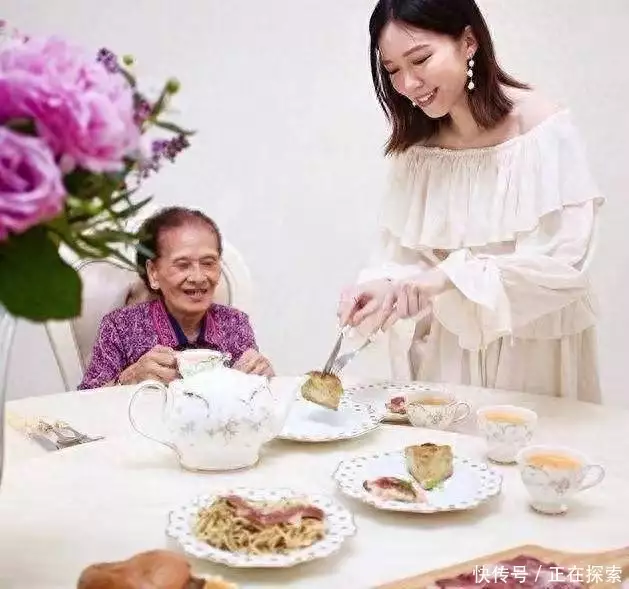 明星父女对比，徐少强女儿长得美，看到骆达华闺女：初恋的感觉广西一男童天生拥有蓝眼,夜晚看东西如同白天,检查结果让全家沉默