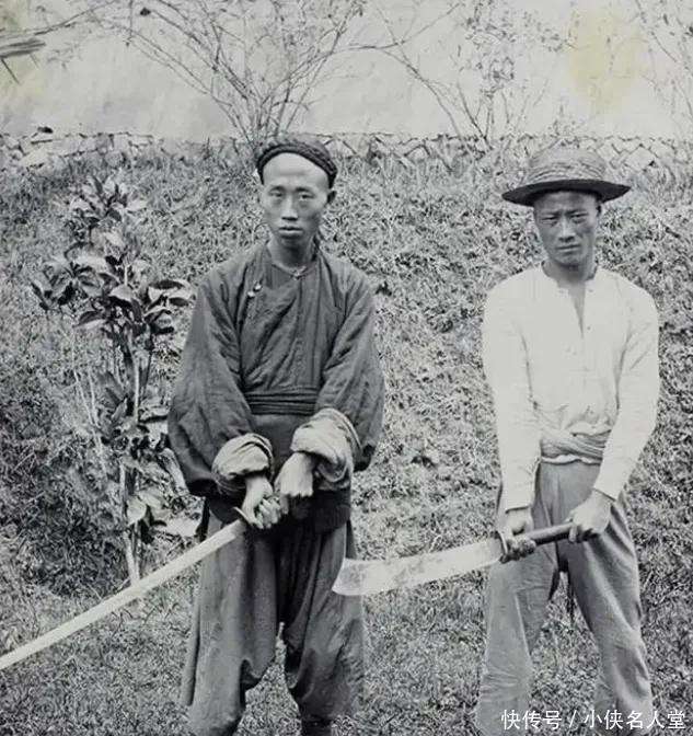 清末老照片:眼神阴鸷的刽子手,罕见的年幼小妾,满腹赘肉的车夫_【快资讯】