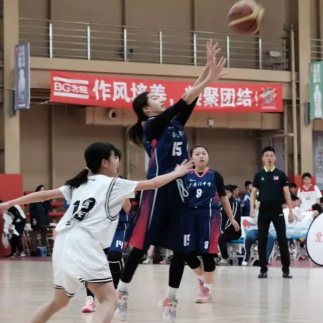 2024年北京市体育传统项目学校篮球比赛拉开战幕刘诗诗和杨幂10年前合照流出，网友： 纯天然和整容脸分的一清二楚