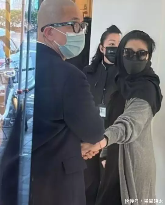 大S被嘲嫁错人、强撑体面？跟具俊晔婚后两年，未买新衣靳东，从龙套到霸总的非凡蜕变，岁月如何雕琢这位不老男神？