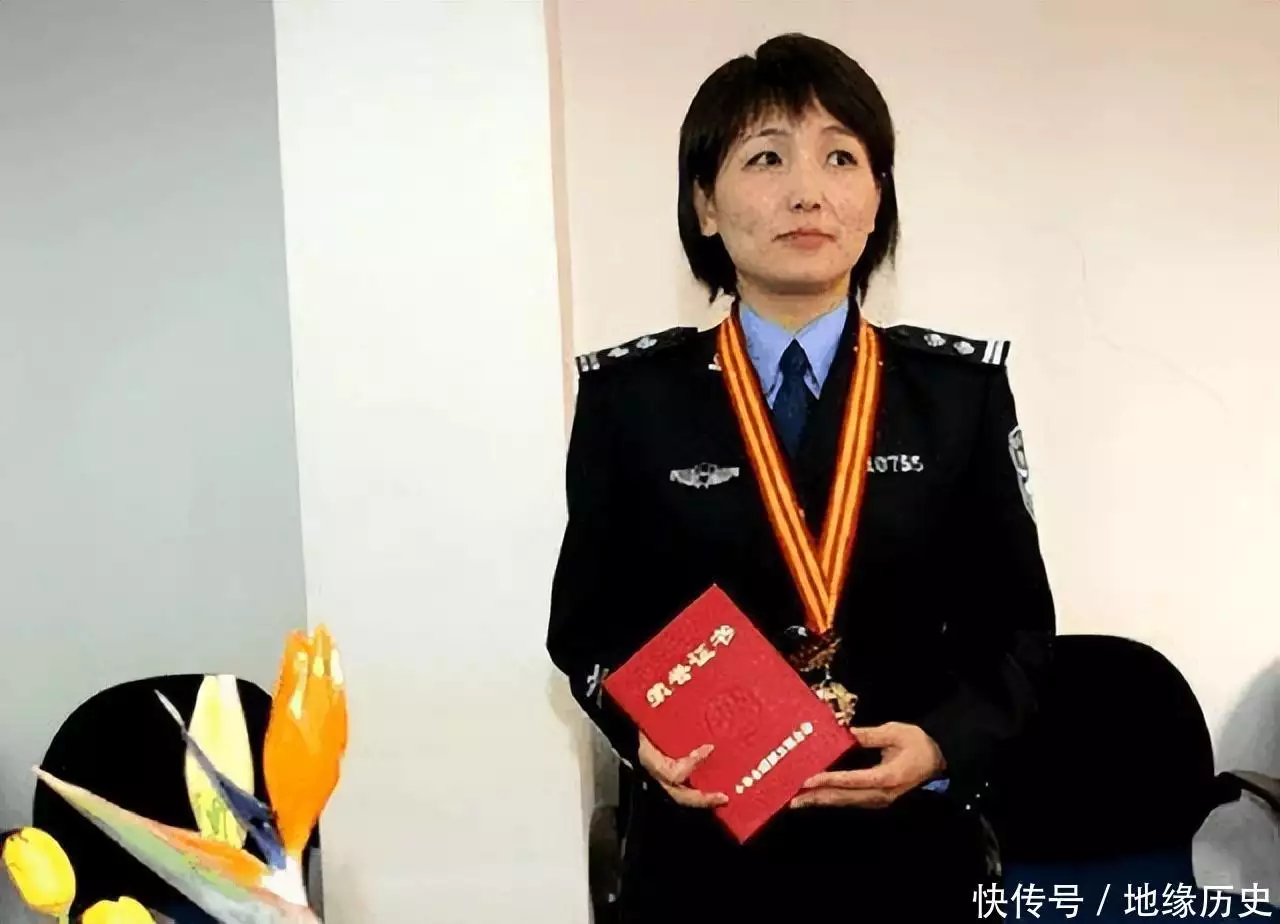 “女神探”聂海芬:致叔侄含冤入狱十年,但她却未被追责在一线她新婚就守寡,收养一儿子,长大后家喻户晓,为她种一院的白芍药 “女神探”聂海芬:致叔侄含冤入狱十年,但她却未被追责在一线她新婚就守寡,收养一儿子,长大后家喻户晓,为她种一院的白芍药