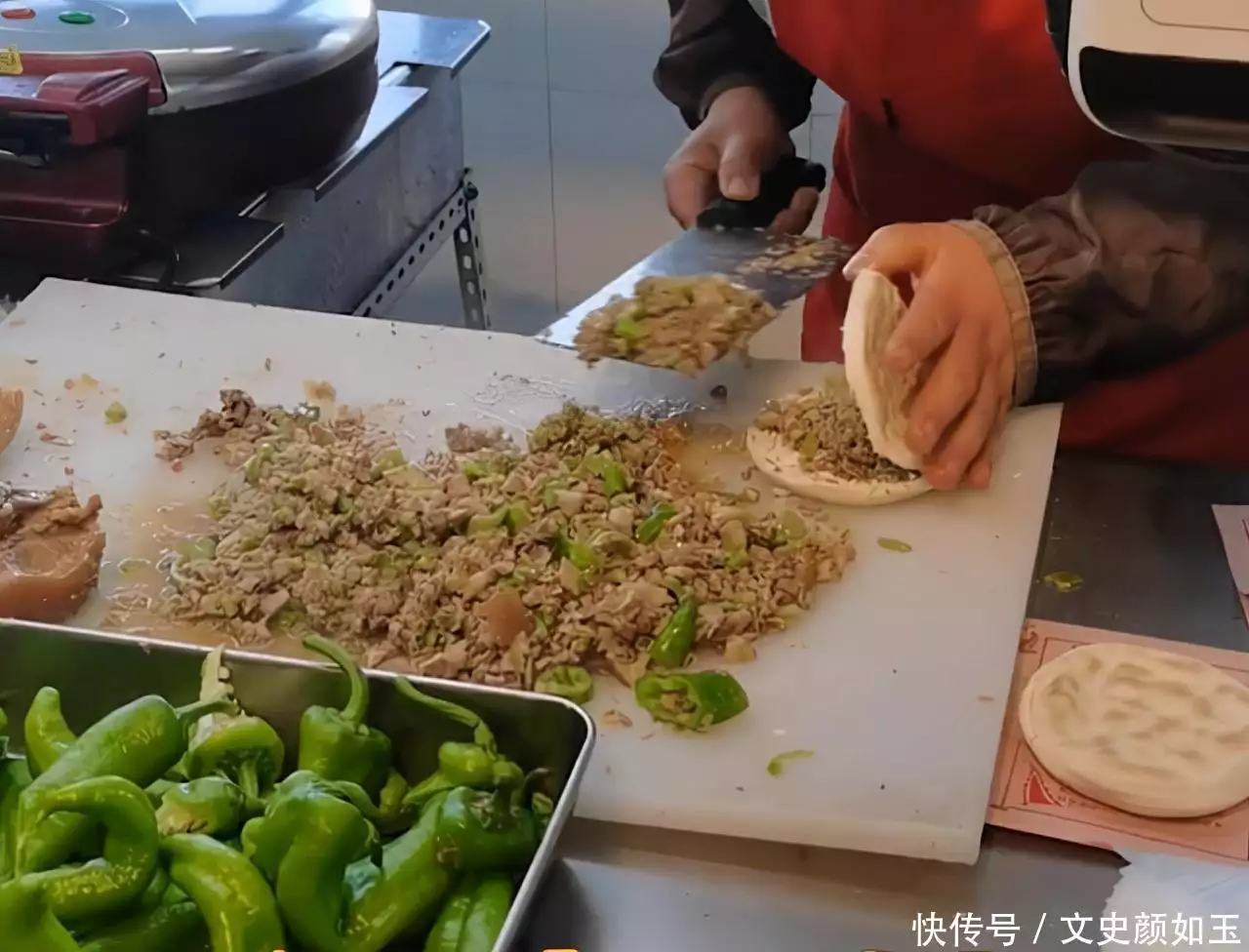 肉夹馍天花板！山东一高校学生买肉夹馍被震惊：肉像不要钱一样三星堆被发现，从中挖掘出诡异文物，专家：是未知的文明