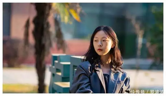 花了150元, 女大学生被妈妈呵斥不懂事! 网友 看头像, 钱都留给儿子浙大一受资助学生,晒国内外旅游照片引质疑,本人发声,校方回应 花了150元, 女大学生被妈妈呵斥不懂事! 网友 看头像, 钱都留给儿子浙大一受资助学生,晒国内外旅游照片引质疑,本人发声,校方回应