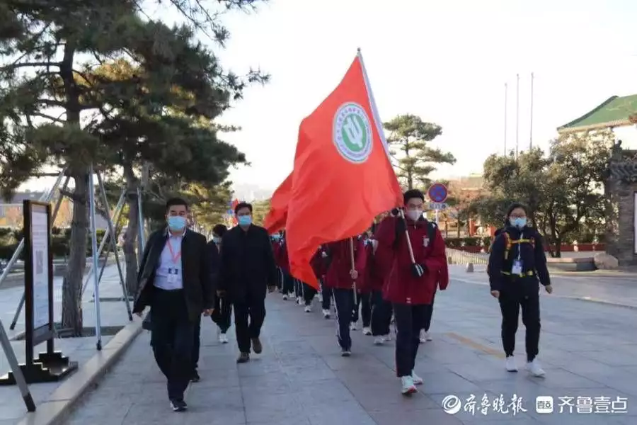 泰安英雄山中学 英雄文化特色教育 _泰安英雄山中学_ 英雄山中学 教师队伍建设 