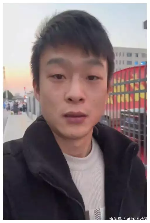 现场直播带货3天赚117万,网红毅玲爸爸已改名,他说用自己的流量助农31岁在央视春晚一举成名,观众都以为他退隐了,其实已经去世10年了(图5) 现场直播带货3天赚117万,网红毅玲爸爸已改名,他说用自己的流量助农31岁在央视春晚一举成名,观众都以为他退隐了,其实已经去世10年了(图5)