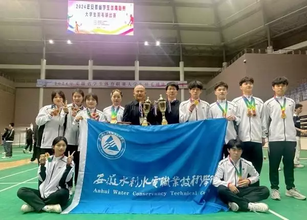 安徽水利水电职业技术学院学子勇夺2024安徽省大学生羽毛球比赛三金一银三铜要求中国给全世界道歉，被央视辞退的名嘴阿丘，如今下场大快人心