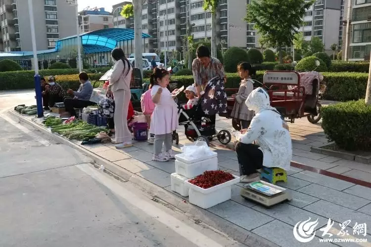 潍坊：流动摊点进社区，摊主居民都点赞