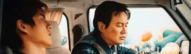 原创《水门桥》定档4天，吓跑了6部大片，吴京沈腾第二次交手胜负已分他是刘晓庆前夫，三婚娶小16岁娇妻，52岁再当爹，对不起儿子陈赫