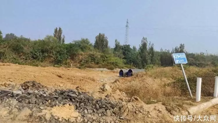 河南一省道沿线出现大量黑矿渣,村民:大车半夜偷倒,私家车打掩护华为Mate70 Pro真机曝光:迎来新变化,新系统,新升级!
