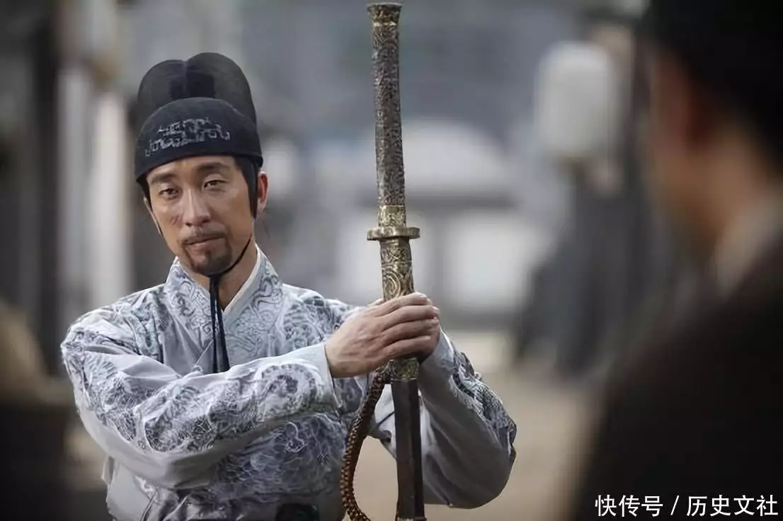 《绣春刀》:“绣春刀、飞鱼服”中国武侠片的崛起陈小春在长沙面馆吃面配大蒜惊呆粉丝,还被小男孩喊小春哥哥 《绣春刀》:“绣春刀、飞鱼服”中国武侠片的崛起陈小春在长沙面馆吃面配大蒜惊呆粉丝,还被小男孩喊小春哥哥