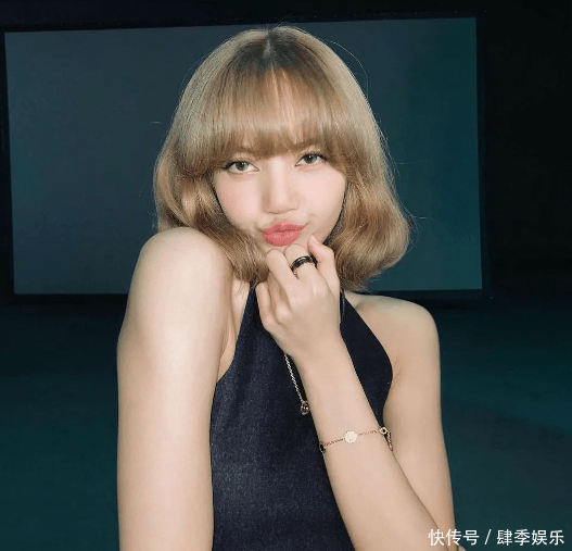 曝Lisa疯马秀彩排视频流出,全身仅一条珍珠腰链,亲妈疑现场助阵_【快资讯】