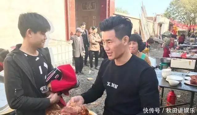 原创“小兵张嘎”谢孟伟儿子满月酒，农村人的淳朴风，网友：接地气《清明上河图密码》：发单人既不是赵离也不是顾震，而是书生气的他！