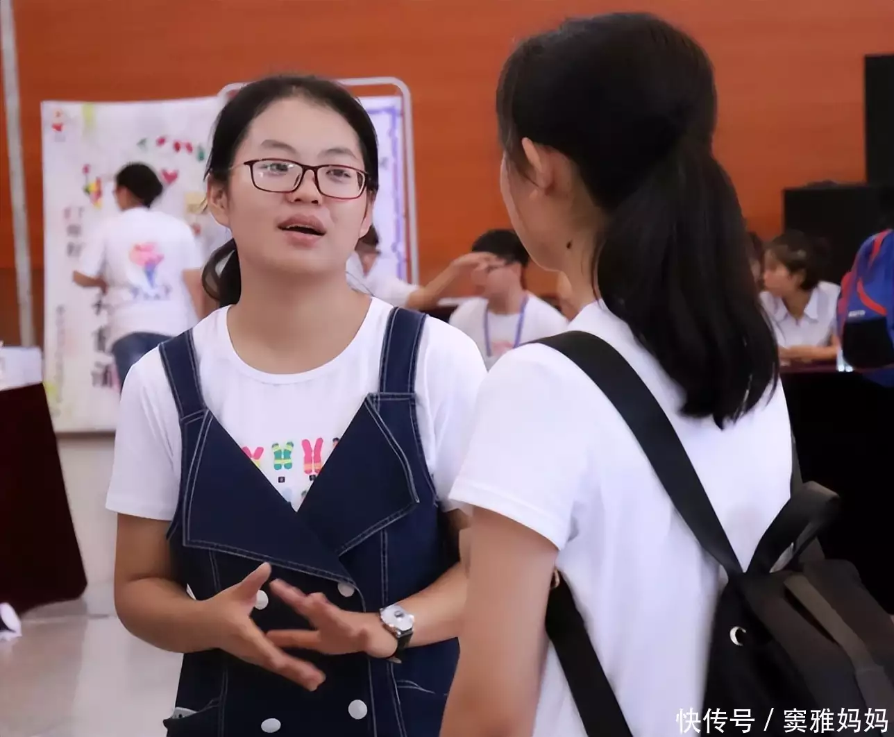这个学非上不可吗？大学生展示化妆课学习成果，结局叫人笑出眼泪高一女生“0分试卷”火了，答案让人笑出猪叫，老师：这锅我不背插图10