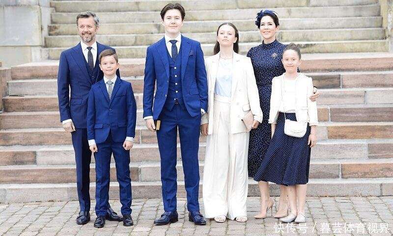 丹麦王室成员齐聚!49岁王妃穿波点裙超美,21岁华裔王子把人帅到_【快资讯】