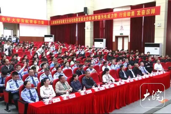 打击和防范经济犯罪宣传进高校 池州警方和大学生联欢互动身价上亿明星片场吃饭：张一山蹲垃圾堆，看刘德华才懂为啥这么红