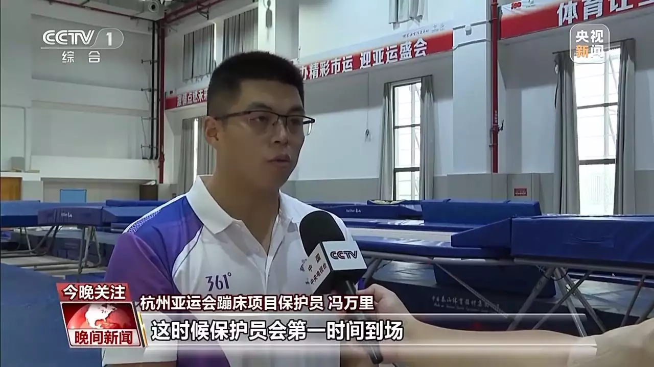 音乐秀火出圈、“快擦手”跪地150次……亚运会上青春力量宝轮母亲去世,董贞省亲全程开怀,歌手刘刚为其发声遭“围剿”(图12) 音乐秀火出圈、“快擦手”跪地150次……亚运会上青春力量宝轮母亲去世,董贞省亲全程开怀,歌手刘刚为其发声遭“围剿”(图12)